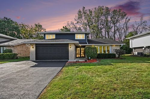 8533 W Sun Valley Dr, Palos Hills, IL, 60465-1738 | Card Image