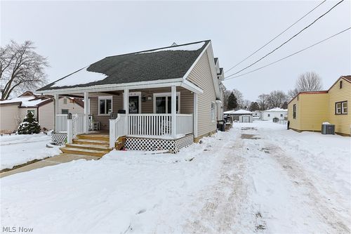 206 Wood St, Bellevue, OH, 44811-1561 | Card Image