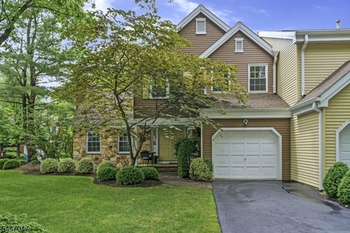 9 Northbridge Pl, Morristown, NJ, 07960-5738 | Card Image