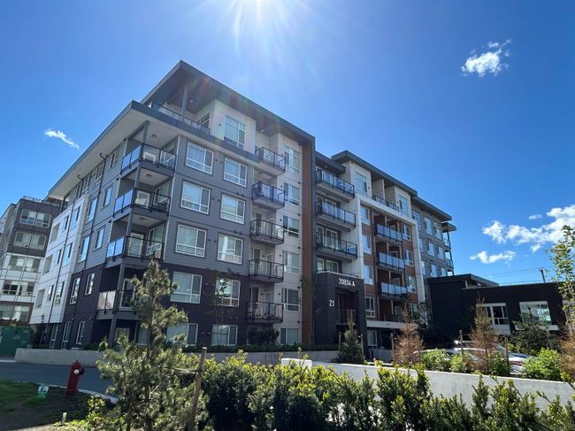 A503 - 20834 80 Avenue, Condo with 2 bedrooms, 2 bathrooms and 1 parking in Langley BC | Image 1