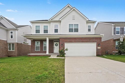 8580 Pioneer St, Washington Township, MI, 48094-2971 | Card Image