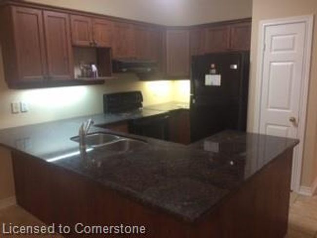 225 Park St S, Townhouse with 2 bedrooms, 0 bathrooms and 2 parking in Hamilton ON | Image 5