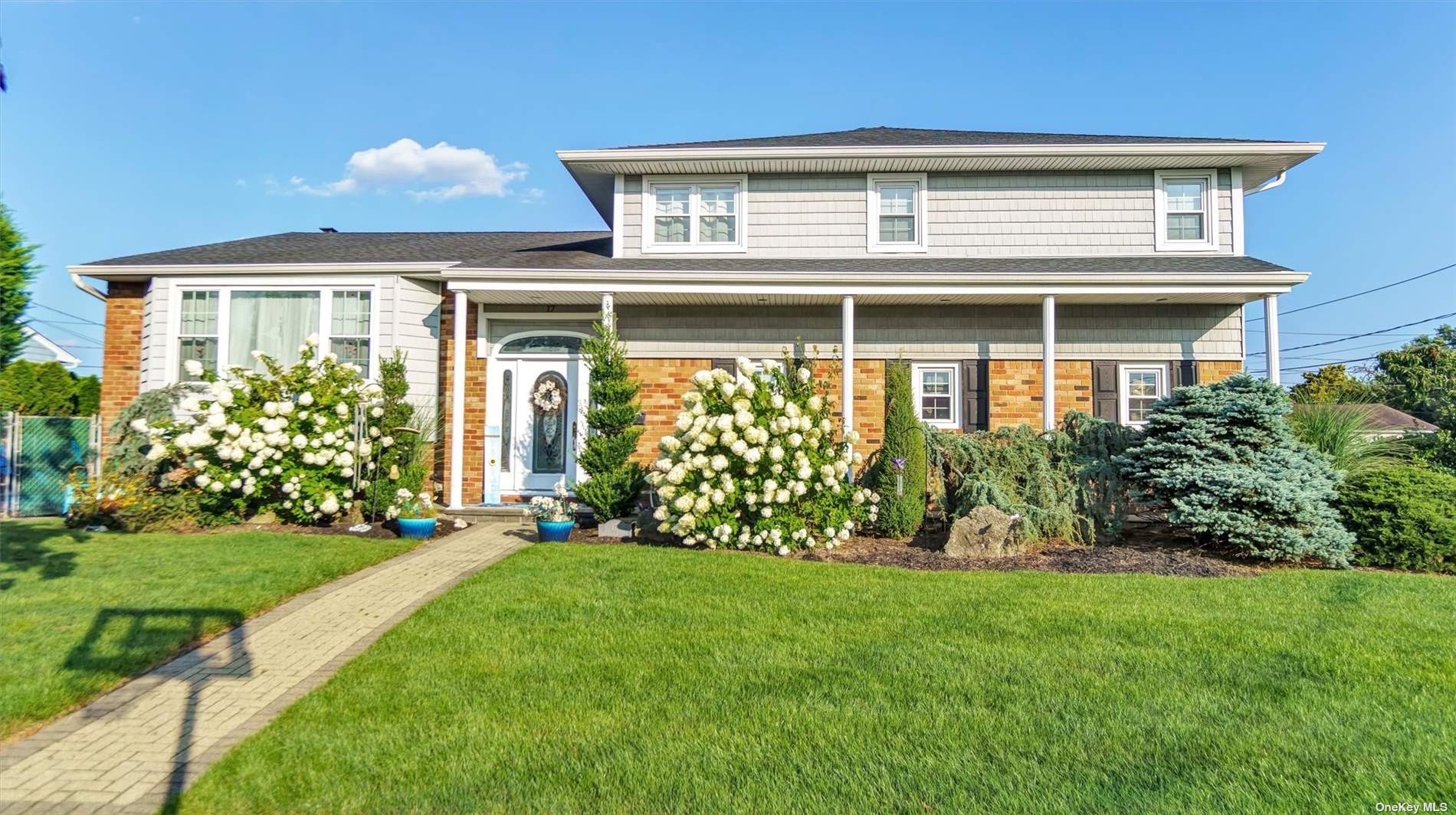 Clausen Ct, Massapequa Park, NY 11762