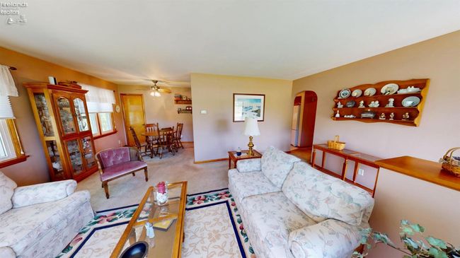 1501 Tiffin Rd, House other with 3 bedrooms, 2 bathrooms and 2 parking in Fremont OH | Image 9