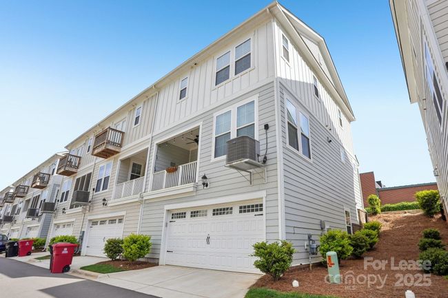 562 Amalfi Dr, Townhouse with 4 bedrooms, 4 bathrooms and null parking in Davidson NC | Image 20
