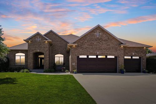 1711 Greenhill Dr, Cedar Falls, IA, 50613-6183 | Card Image