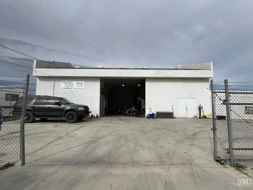 7026 Xavier Ave, California City, CA, 93505-1759 | Card Image