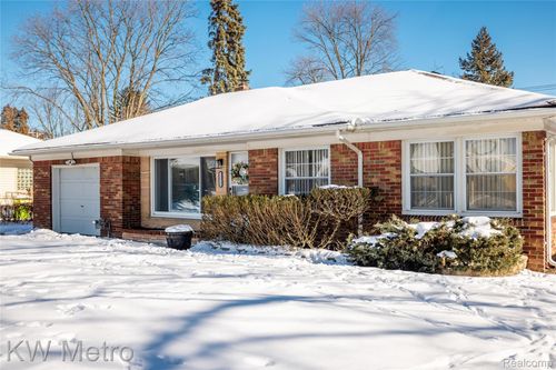 32348 Linderman Ave, Warren, MI, 48093-1022 | Card Image