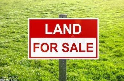 3 Larrabee Blvd, Howell, NJ, 07731-8643 | Card Image