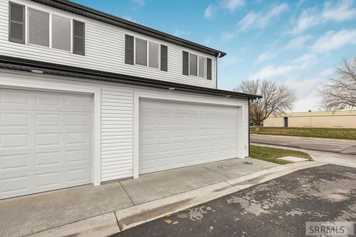 2400 Virlow St, Idaho Falls, ID, 83401-3320 | Card Image