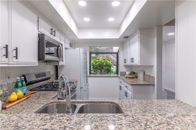340 Maui Dr, Townhouse with 1 bedrooms, 1 bathrooms and 1 parking in Placentia CA | Image 9
