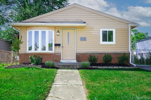20174 Abrahm St, Clinton Township, MI, 48035-3429 | Card Image