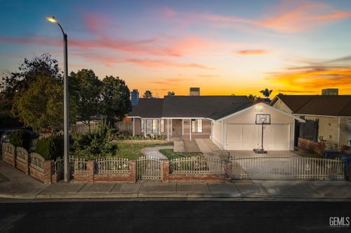 2203 19th Ave, Delano, CA, 93215-3705 | Card Image