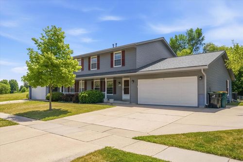 W213N16673 Glen Brooke Drive, Jackson, WI, 53037 | Card Image