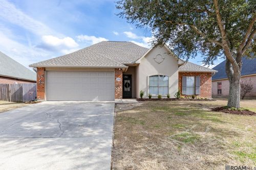 6084 Majestic Ln, Sorrento, LA, 70778-3417 | Card Image