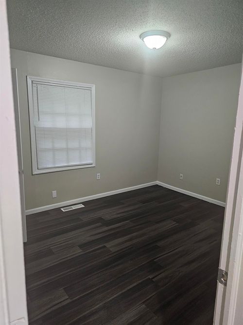 5197-5197 Flowering Peach Dr, Memphis, TN, 38115-5921 | Card Image