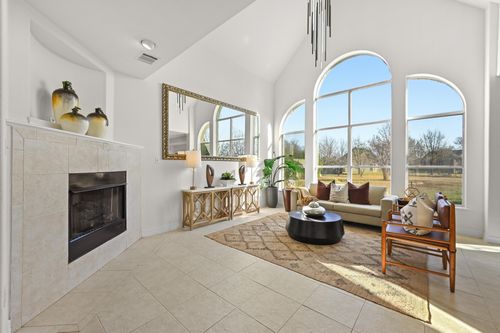 25 Lovegrass Ln, Sunset Valley, TX, 78745-2559 | Card Image