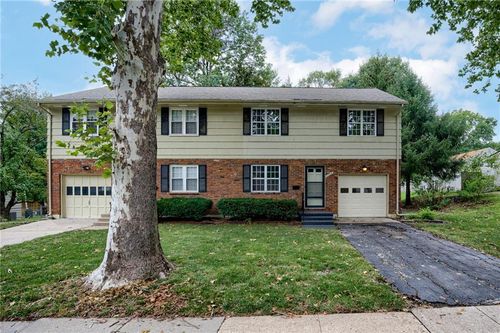 8304 Hemlock St, Overland Park, KS, 66212-2726 | Card Image