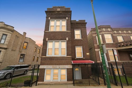 2921 N Kedzie Ave, CHICAGO, IL, 60618-7670 | Card Image
