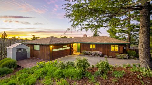 28 Meadowglen Dr, Petaluma, CA, 94952-5242 | Card Image