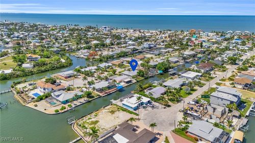 453 Washington Ct, FORT MYERS BEACH, FL, 33931-3737 | Card Image