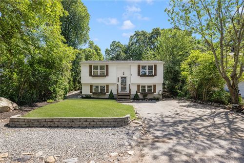 29 Pepper Bush Trl, Saunderstown, RI, 02874-2368 | Card Image
