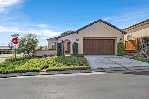 2000 Tempranillo Ln, Brentwood, CA, 94513-5290 | Card Image