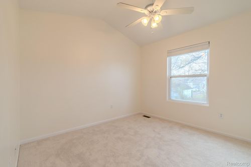 27365 Park Ct, Madison Heights, MI, 48071-3447 | Card Image