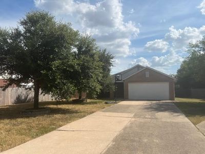 1111 Lincoln Sparrow Cove, House other with 3 bedrooms, 2 bathrooms and 4 parking in Pflugerville TX | Image 2