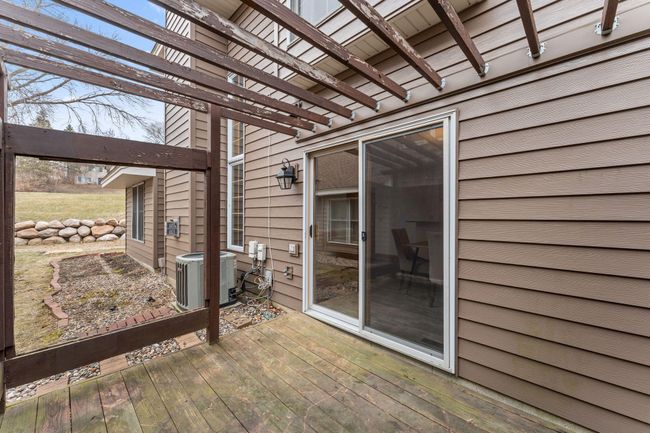 Spacious outdoor deck area (can be painted with right offer) | Image 17