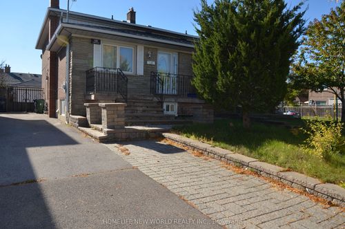 138 Lindylou Rd, North York, ON, M9M2B6 | Card Image