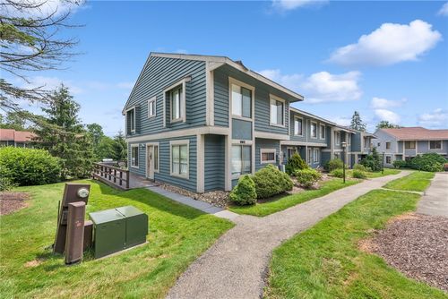 561 Pine Ct, Somerset, PA, 15501 | Card Image
