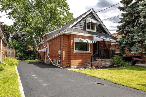 33 E 34th St, Hamilton, ON, L8V3W2 | Card Image