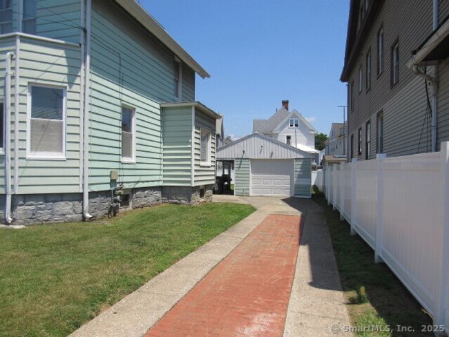 76 Porter St, House other with 2 bedrooms, 2 bathrooms and 3 parking in Bridgeport CT | Image 9