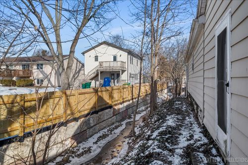 611 Carlson St, Sycamore, IL, 60178-2401 | Card Image