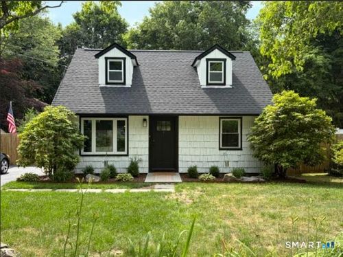 102 Old Barn Road W, Stamford, CT, 06905 | Card Image
