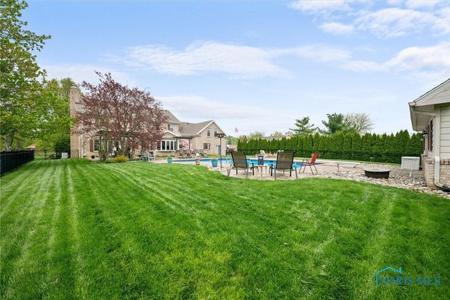 SIde Yard | Image 44