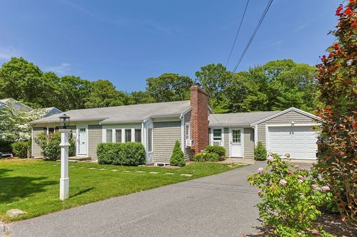 26 Hinckley Cir, Osterville, MA, 02655-1605 | Card Image