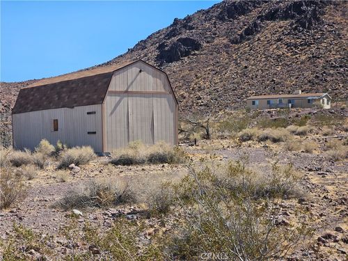 30982 Velour Rd, Newberry Springs, CA, 92365-9039 | Card Image