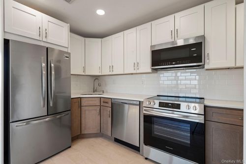 apt-101-1 Anchorage Way, Freeport, NY, 11520-6200 | Card Image