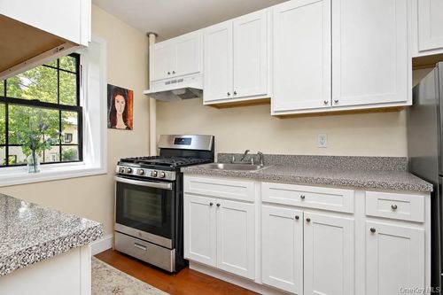 2l-12 Field End Lane, Eastchester, NY, 10709 | Card Image