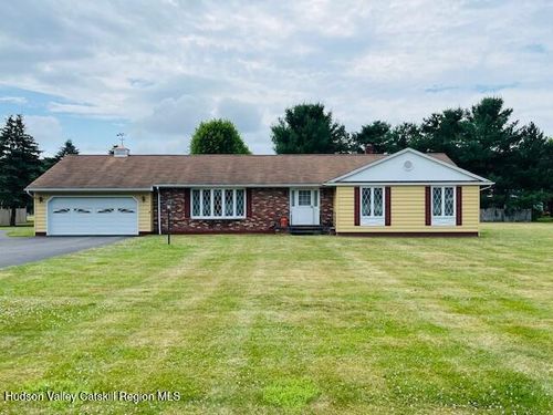 97 Broad St, Kinderhook, NY, 12106-1706 | Card Image