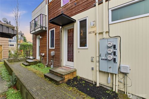 apt-c-3639 13th Ave W, Seattle, WA, 98119-1399 | Card Image