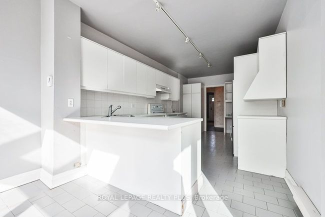 225 Glenrose Ave, House other with 4 bedrooms, 3 bathrooms and 4 parking in Toronto ON | Image 15