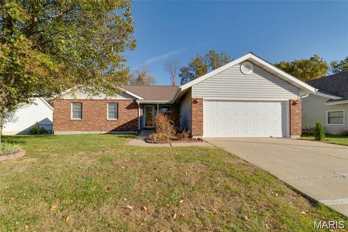 2612 White Manor Ct, Saint Louis, MO, 63114-1260 | Card Image