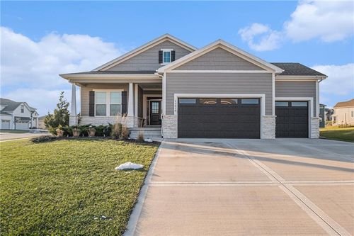 11410 Bluestem Dr, Kearney, MO, 64060-7355 | Card Image