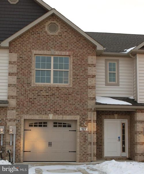 127 Delano Dr, CHAMBERSBURG, PA, 17201-8618 | Card Image