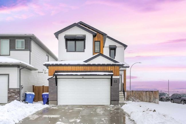 402 Bluebell Lane W, Home with 3 bedrooms, 2 bathrooms and 4 parking in Lethbridge AB | Image 2