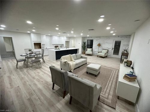 106 Sinclair St Se, PORT CHARLOTTE, FL, 33952-9141 | Card Image