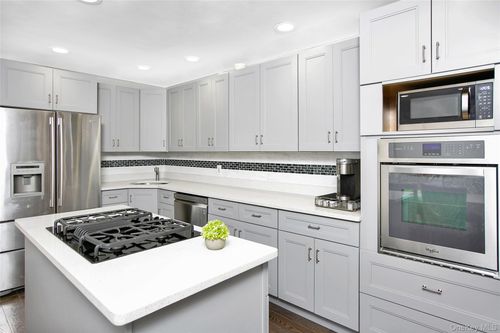5 Kensington St, Lido Beach, NY, 11561-5103 | Card Image